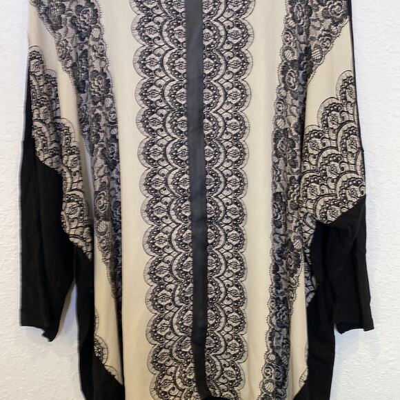 Chico’s Lace Pattern Block Pattern Top EUC Sz 16 Faux Leather 3/4 Sleeves - Picture 3 of 13